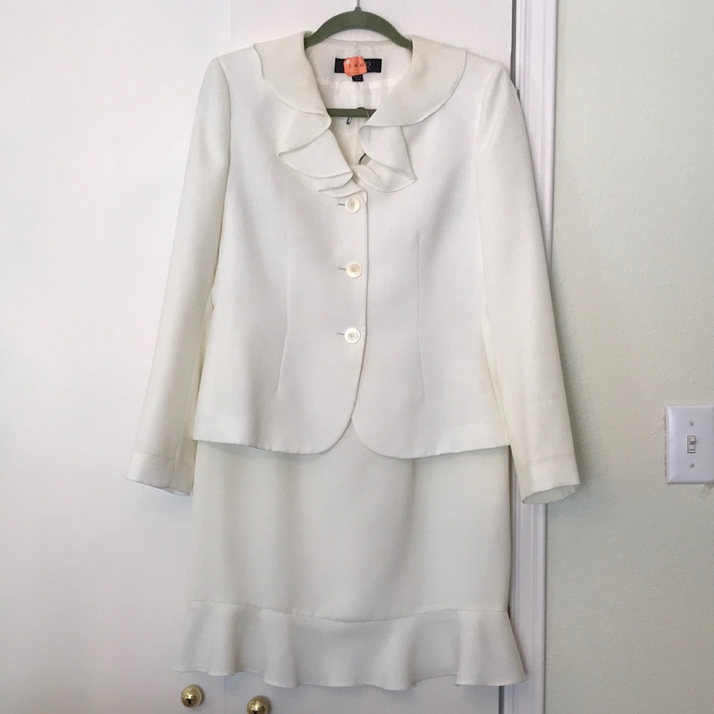KASPER Women’s skirt suit white size 6